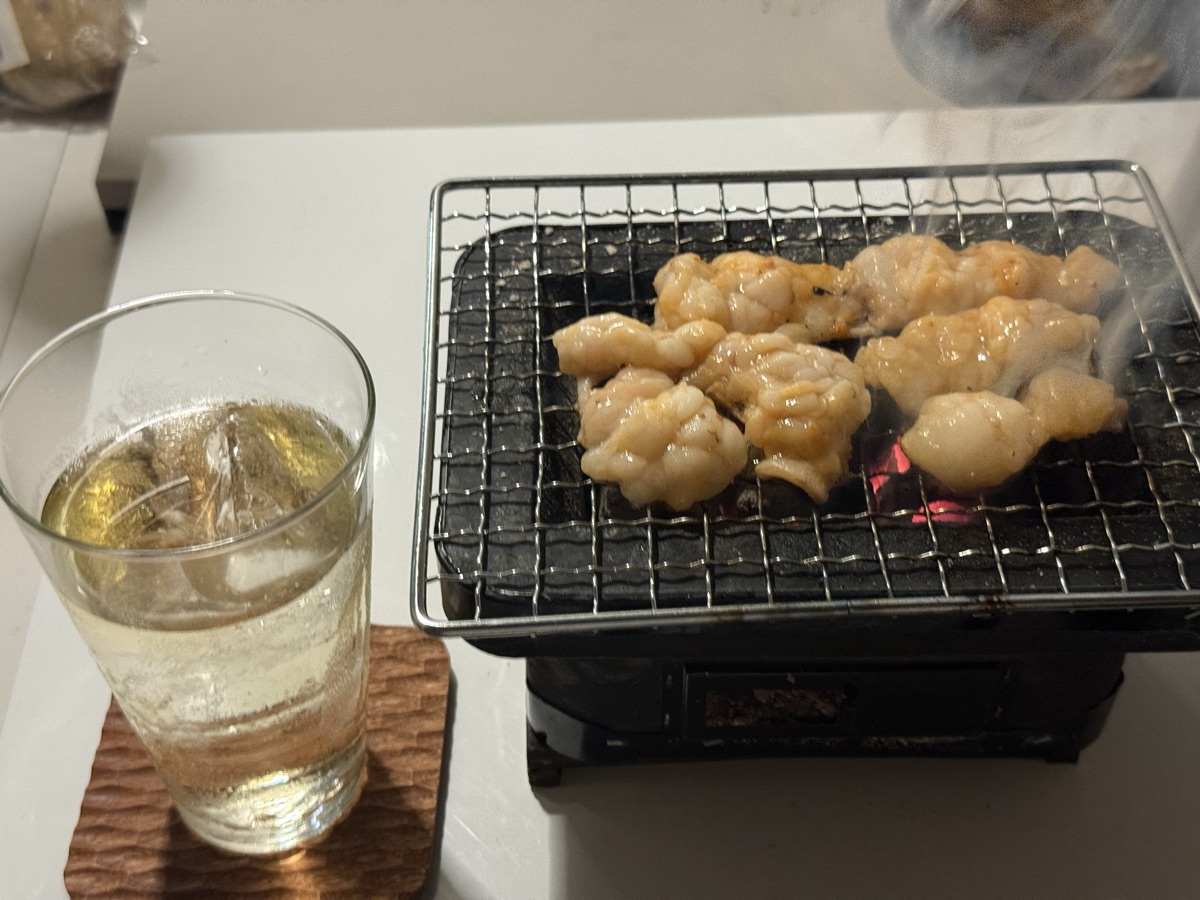 ミニ七輪で焼くホルモンとハイボール